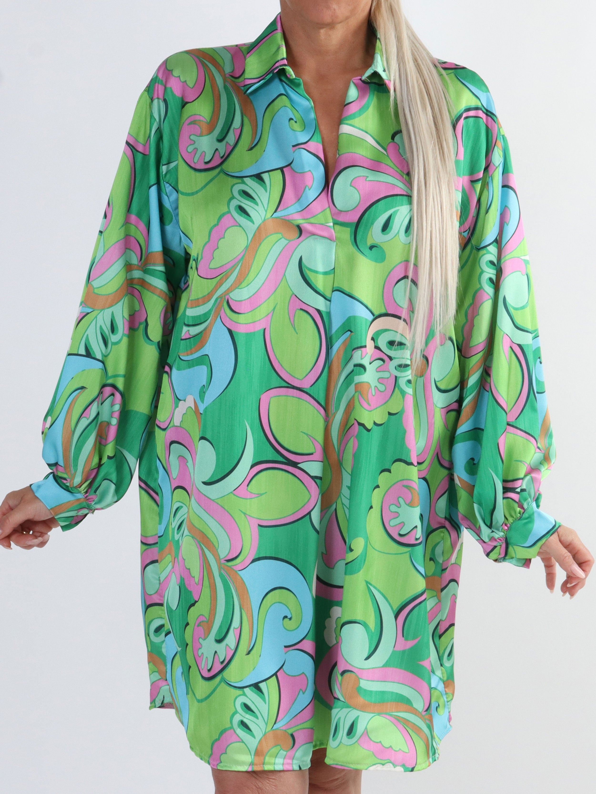 Happy Dress - Flerfarvet plus size skjortekjole i silkelook